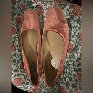 Elegant Pink Velvet Loafers with Rounded Toe